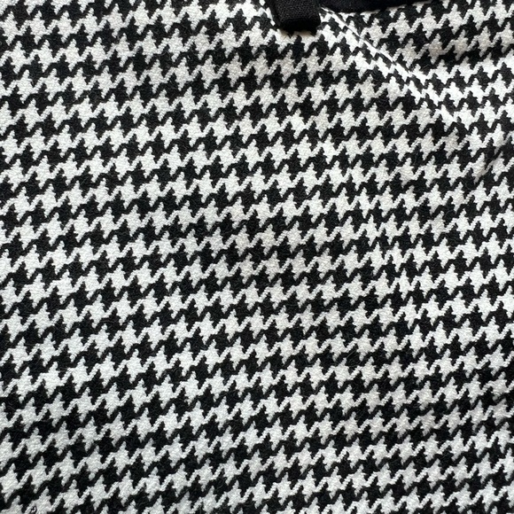 Calvin Klein Black and White Houndstooth Trousers 34 in lower waist - Picture 5 of 6